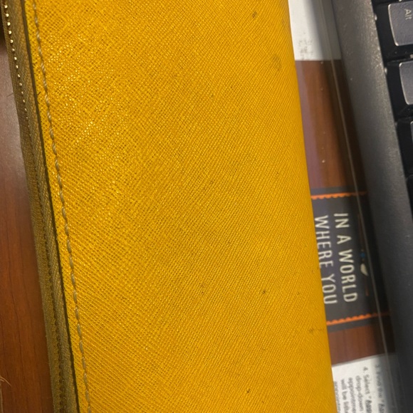 Large michael kors wallet - Picture 3 of 3